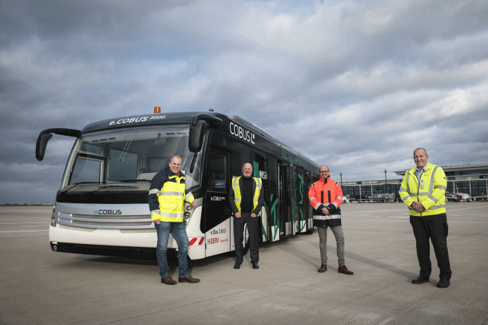 e.COBUS 3000 Testbus am Flughafen BER